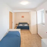 Ena Kuca Za Odmor