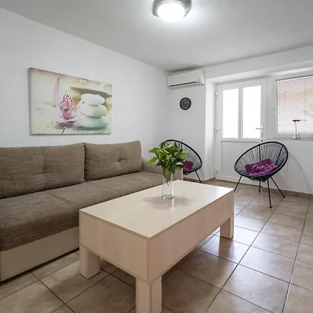 Vikendica Ena Kuca Za Odmor *